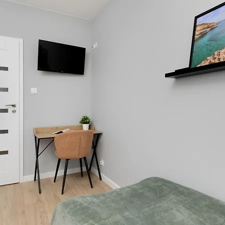 Apartment In With 3 Bedrooms, Furnished Balcony And 2 Desks By Rent Like