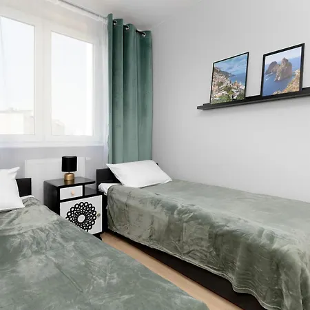 In With 3 Bedrooms, Furnished Balcony And 2 Desks By Rent Like Appartement *