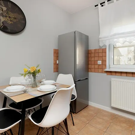 In With 3 Bedrooms, Furnished Balcony And 2 Desks By Rent Like Appartement Gdańsk
