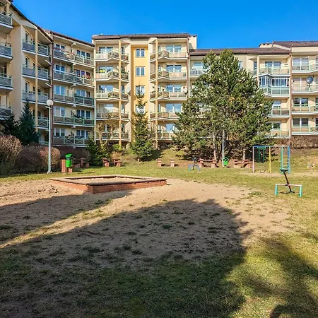 In With 3 Bedrooms, Furnished Balcony And 2 Desks By Rent Like *