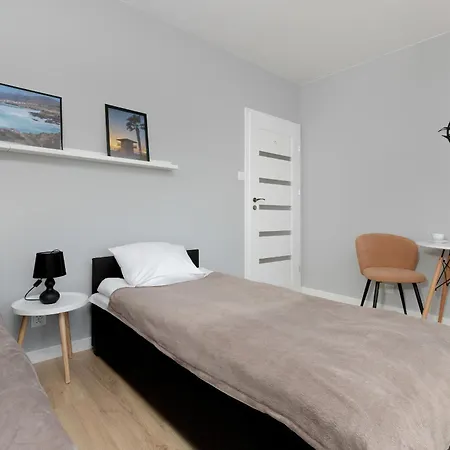 Appartement In With 3 Bedrooms, Furnished Balcony And 2 Desks By Rent Like *