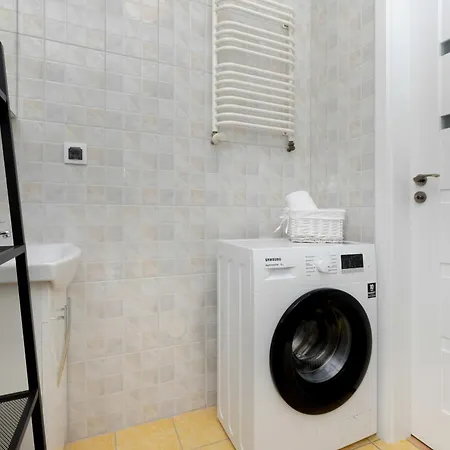 In With 3 Bedrooms, Furnished Balcony And 2 Desks By Rent Like Appartement