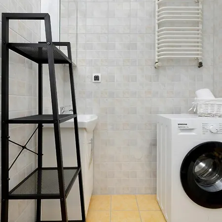 Apartment In With 3 Bedrooms, Furnished Balcony And 2 Desks By Rent Like *