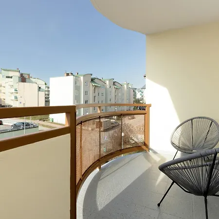 In With 3 Bedrooms, Furnished Balcony And 2 Desks By Rent Like Appartement Gdańsk