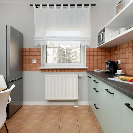 In With 3 Bedrooms, Furnished Balcony And 2 Desks By Rent Like *