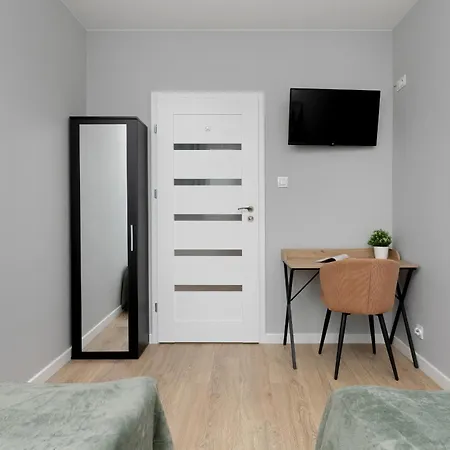 Appartement In With 3 Bedrooms, Furnished Balcony And 2 Desks By Rent Like Gdańsk