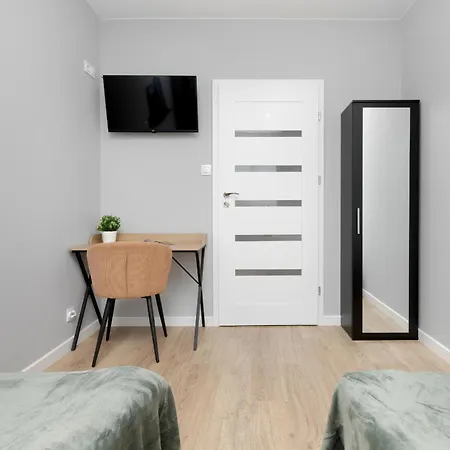 In With 3 Bedrooms, Furnished Balcony And 2 Desks By Rent Like * Gdańsk