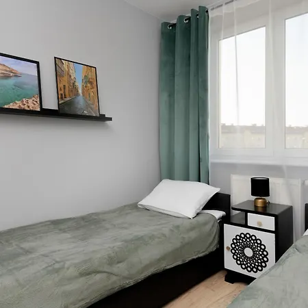 In With 3 Bedrooms, Furnished Balcony And 2 Desks By Rent Like Appartement