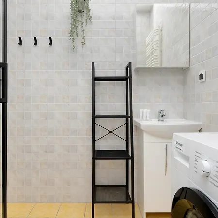 Apartment In With 3 Bedrooms, Furnished Balcony And 2 Desks By Rent Like *