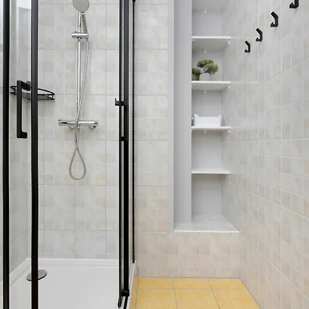 In With 3 Bedrooms, Furnished Balcony And 2 Desks By Rent Like Appartement Gdańsk