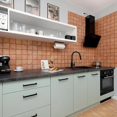 In With 3 Bedrooms, Furnished Balcony And 2 Desks By Rent Like