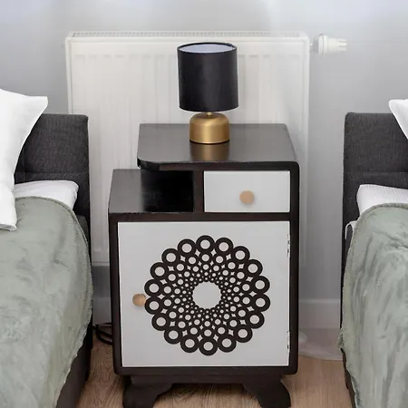 Appartement In With 3 Bedrooms, Furnished Balcony And 2 Desks By Rent Like Gdańsk