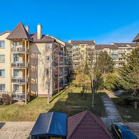 In With 3 Bedrooms, Furnished Balcony And 2 Desks By Rent Like Appartement